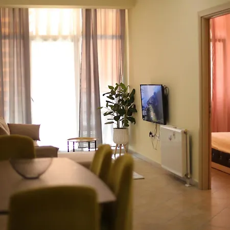 Apartment Pleasant With Free Dedicated Parking In Komuna E Parisit *