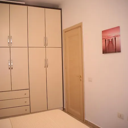 Urban 2 Komuna Paris Private Parking Self Check-in Apartment Tirana